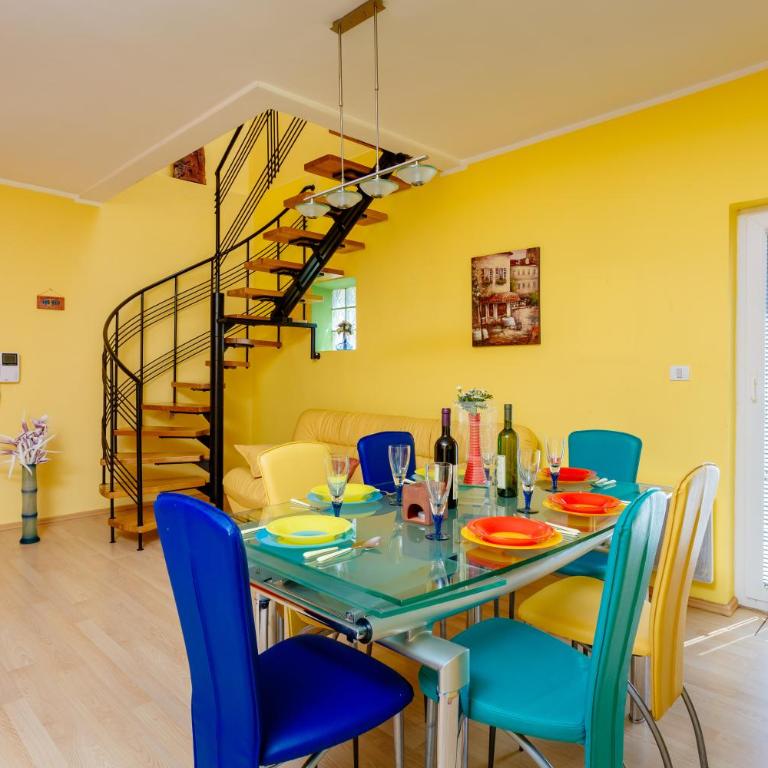 Spacious Central Magik - Apartment - Split Level - 8