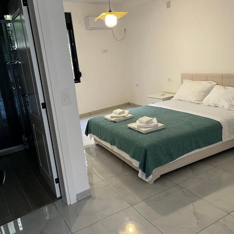ALOHA Beach front Vacation Rental - Three-Bedroom Apartment - 6