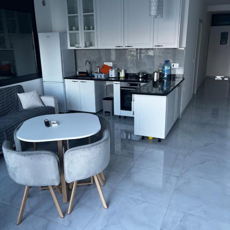 ALOHA Beach front Vacation Rental - One-Bedroom Apartment - 21
