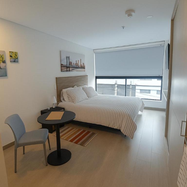 Suite Ejecutiva Arezzo Edificio Turístico en Santa Bárbara, Usaquen - Apartamento de 1 dormitorio - 2