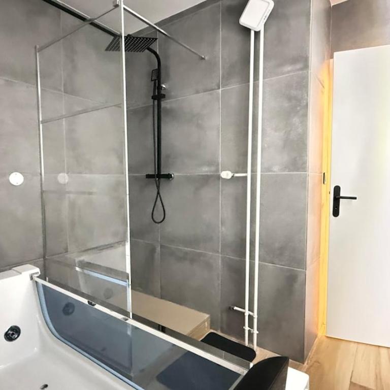 Appartement Chic avec jacuzzi - Appartement 1 Chambre - 2