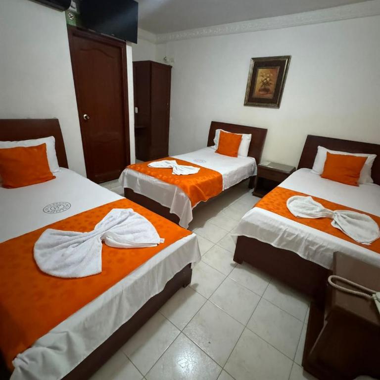 Hotel De La Prada - Habitación Triple Básica - 1