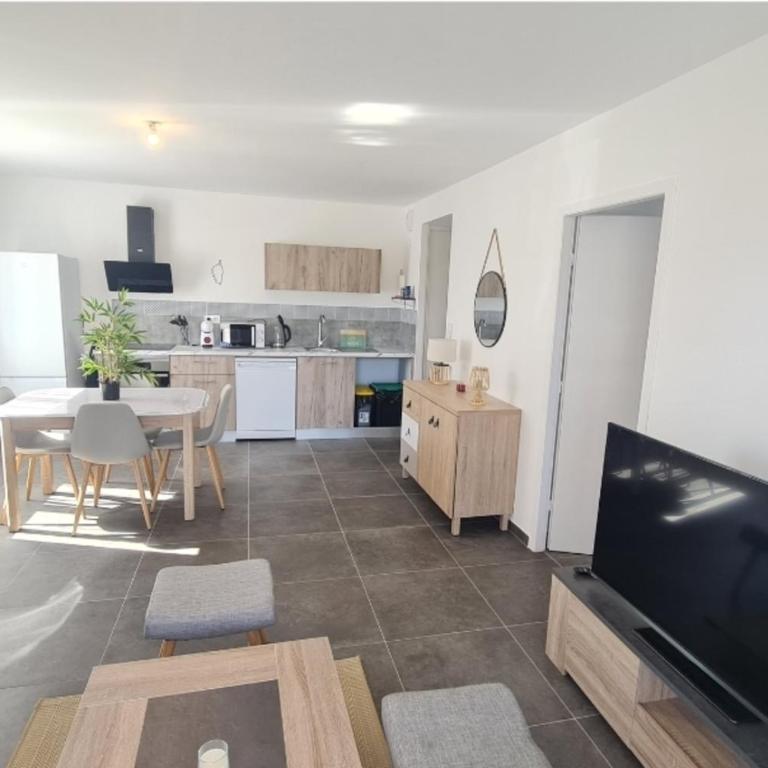 T2 apartment with terrace - Apartamento - 5