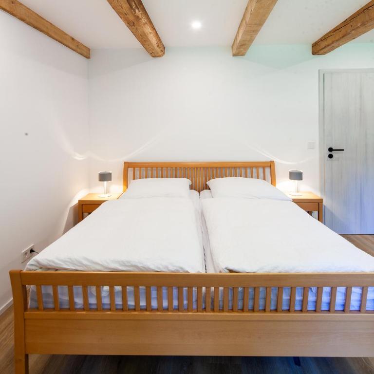 Landhaus Auerling, Chalet am Wald mit Sauna, Kamin & Garten - Chalet mit 3 Schlafzimmern - 12