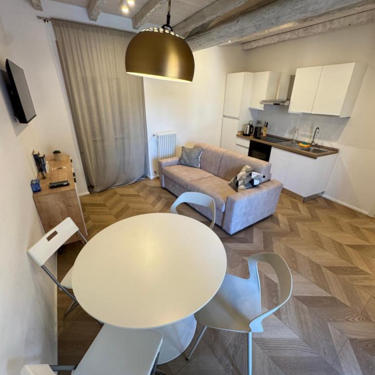 Pedroom Via San Tomaso - Appartamento con 1 Camera da Letto - 2