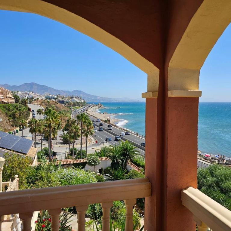 Luxury Andalusian Villa with Panoramic Mediterranean Sea Views & Private Pool & Multi-Level Gardens - Villa - 3