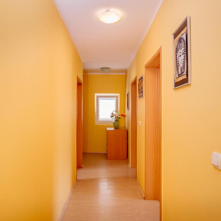 Spacious Central Magik - Apartment - Split Level - 24