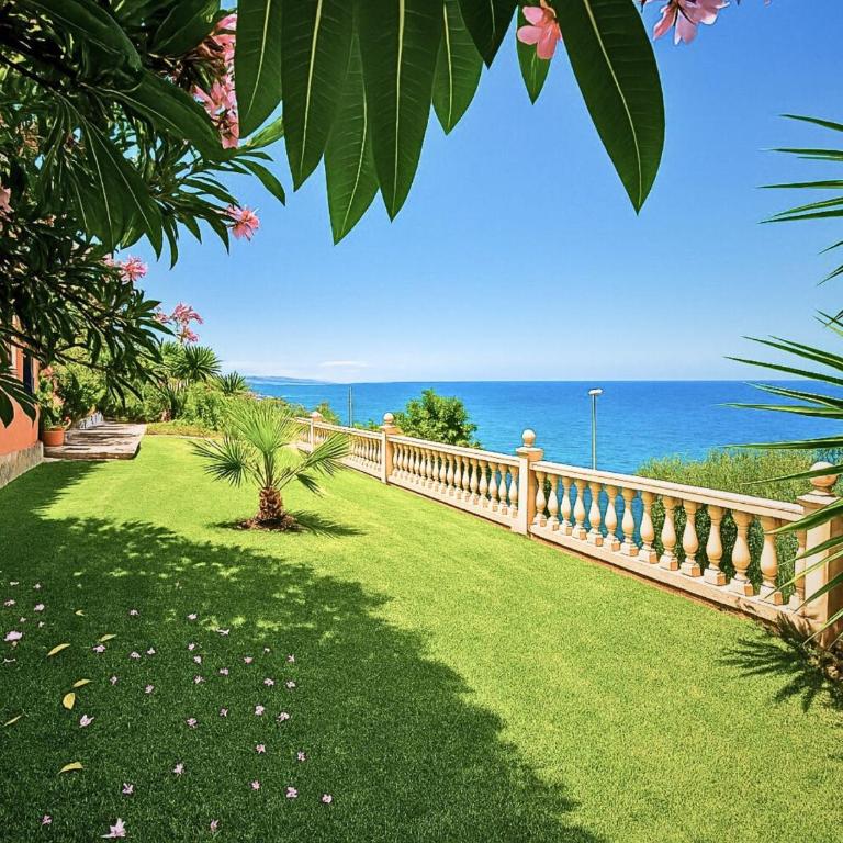 Luxury Andalusian Villa with Panoramic Mediterranean Sea Views & Private Pool & Multi-Level Gardens - Villa - 16