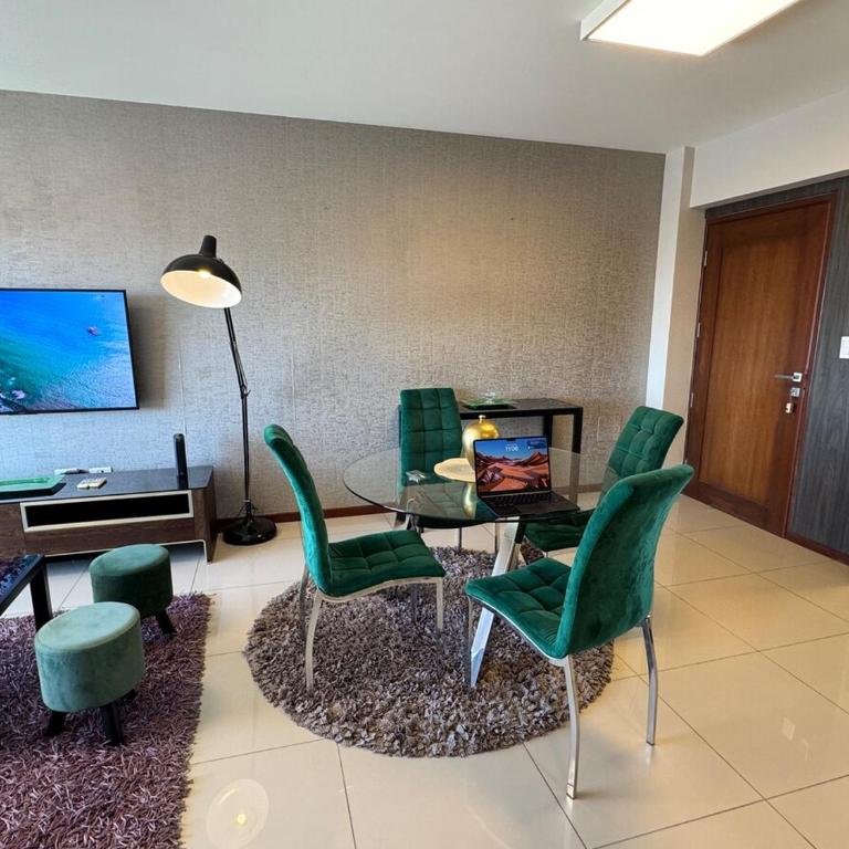 Family Apartment WiFi Large Pool Comfortable Central - Two-Bedroom Apartment with Balcony - 15