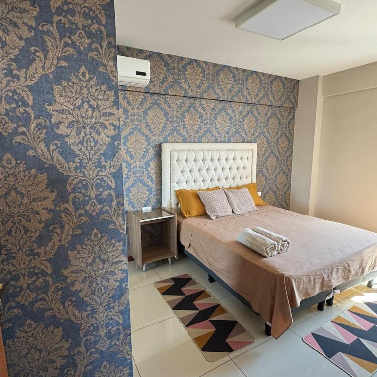 Family Apartment WiFi Large Pool Comfortable Central - Two-Bedroom Apartment with Balcony - 17