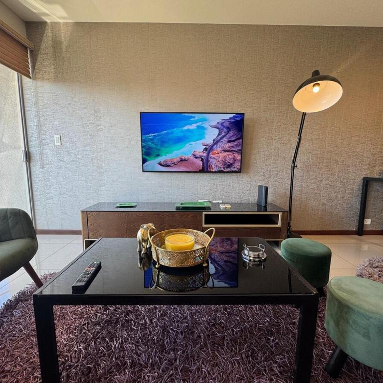 Family Apartment WiFi Large Pool Comfortable Central - Two-Bedroom Apartment with Balcony - 28