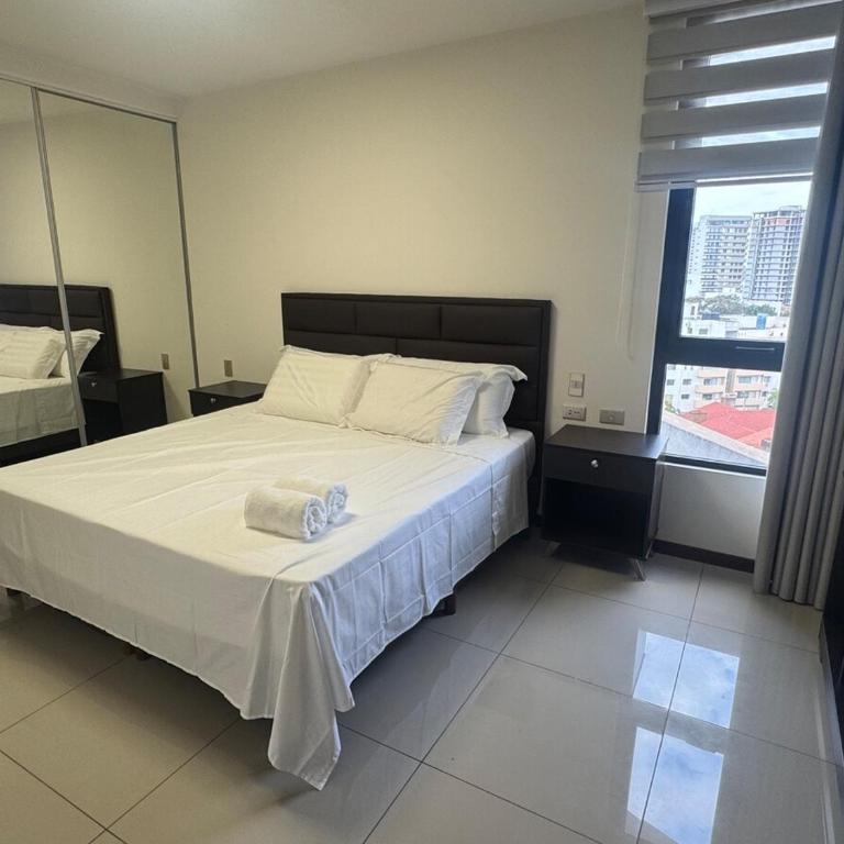 Beautiful Family Apartment with Pool WiFi Central Team - Two-Bedroom Apartment with Balcony - 11