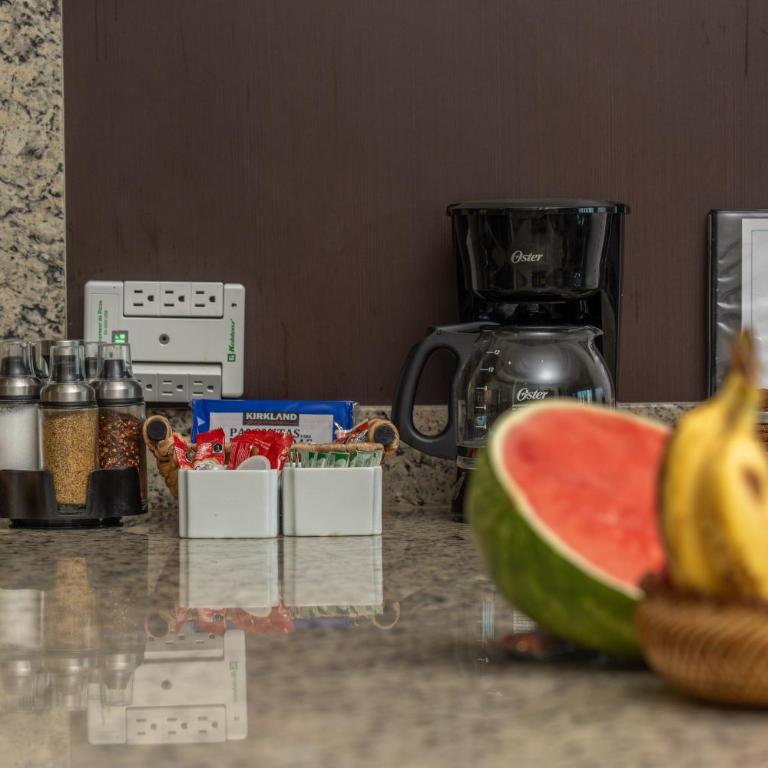 Condo Paraiso - Luxurious new condo 300mt from the beach - Apartamento de 2 dormitorios - 35