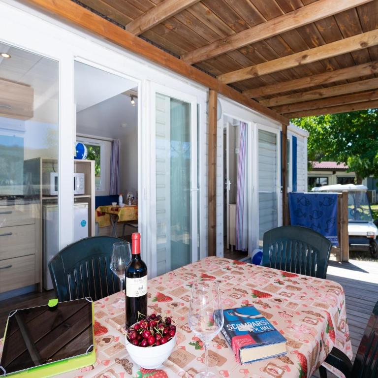 Mobile Home in Italy near the Beach - Two-Bedroom Chalet - 4