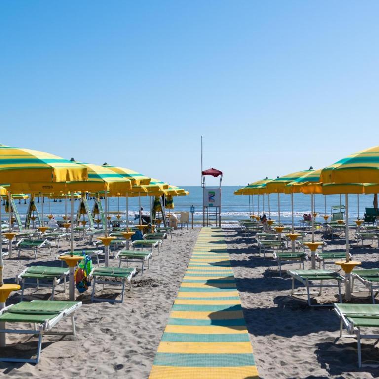 Mobile Home in Italy near the Beach - Two-Bedroom Chalet - 21