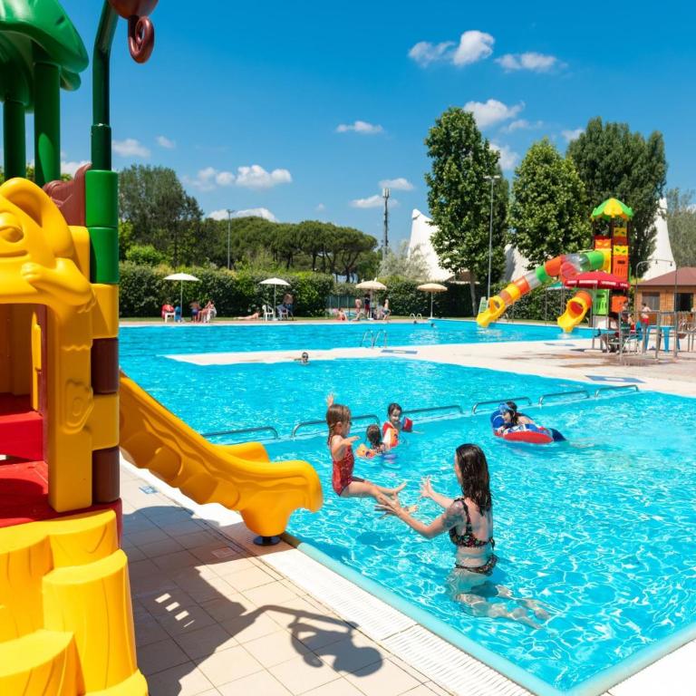 Mobile Home in Italy near the Beach - Two-Bedroom Chalet - 15