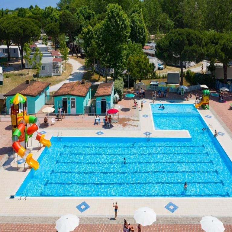 Mobile Home in Italy near the Beach - Two-Bedroom Chalet - 11