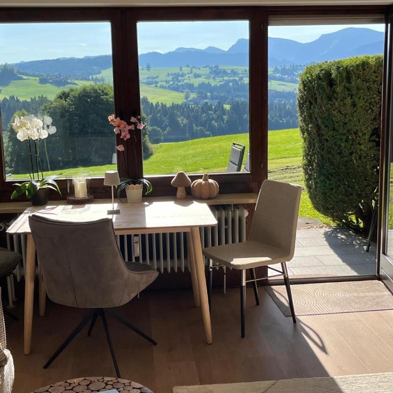 Neu - Ferienwohnung Allgäuparadies - Traumhafte Aussichten mitten in der Natur des Westallgäus - Apartment mit 1 Schlafzimmer und Terrasse - 1