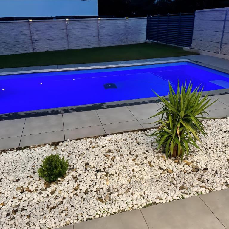 Design-Villa mit beheiztem Pool & stimmungsvoller Beleuchtung - Villa mit 2 Schlafzimmern - 10