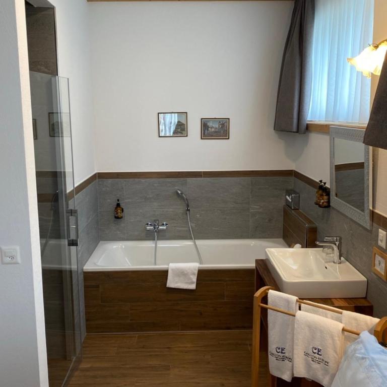 Carlton-Europe Vintage Adults Hotel - Suite Signature - 16