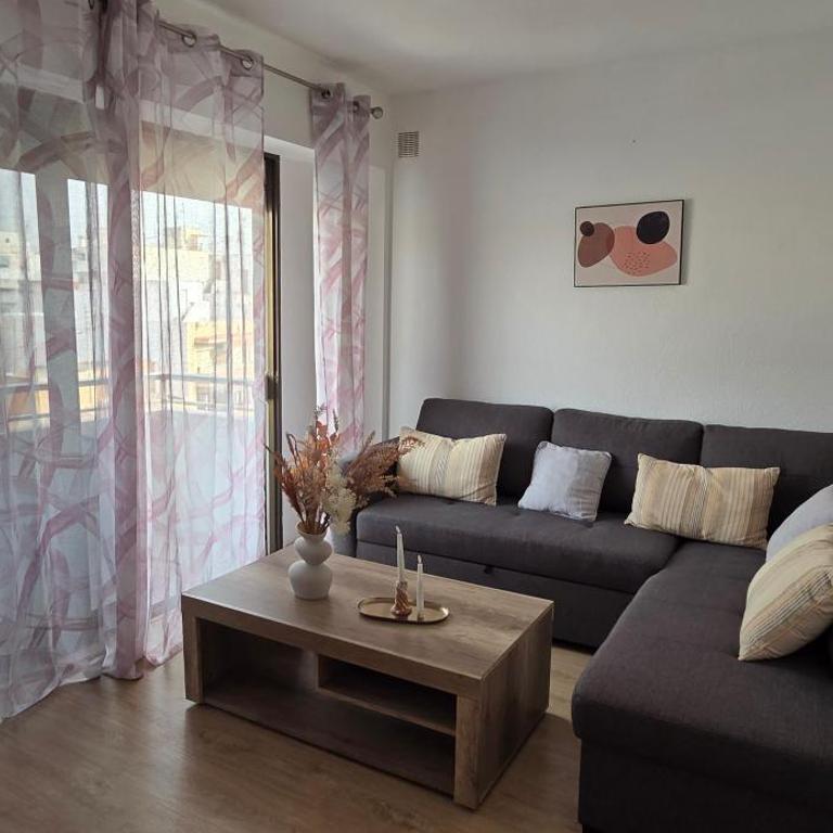 Alicante Big Holiday - Three-Bedroom Premium Apartment with Balcony - 5