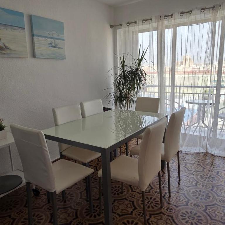 Alicante Big Holiday - Three-Bedroom Premium Apartment with Balcony - 8