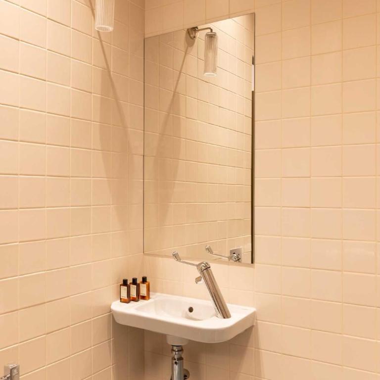 Hotel Palais Bourbon - Chambre Double Standard – Rez-de-Chaussée - 8