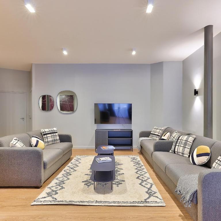 UrbanFlat 124 - Spacious Home in the Heart of Paris - Apartment - 3