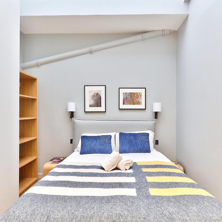 UrbanFlat 124 - Spacious Home in the Heart of Paris - Apartment - 11