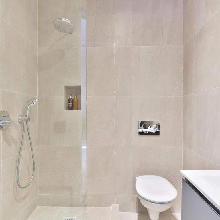 UrbanFlat 124 - Spacious Home in the Heart of Paris - Apartment - 18