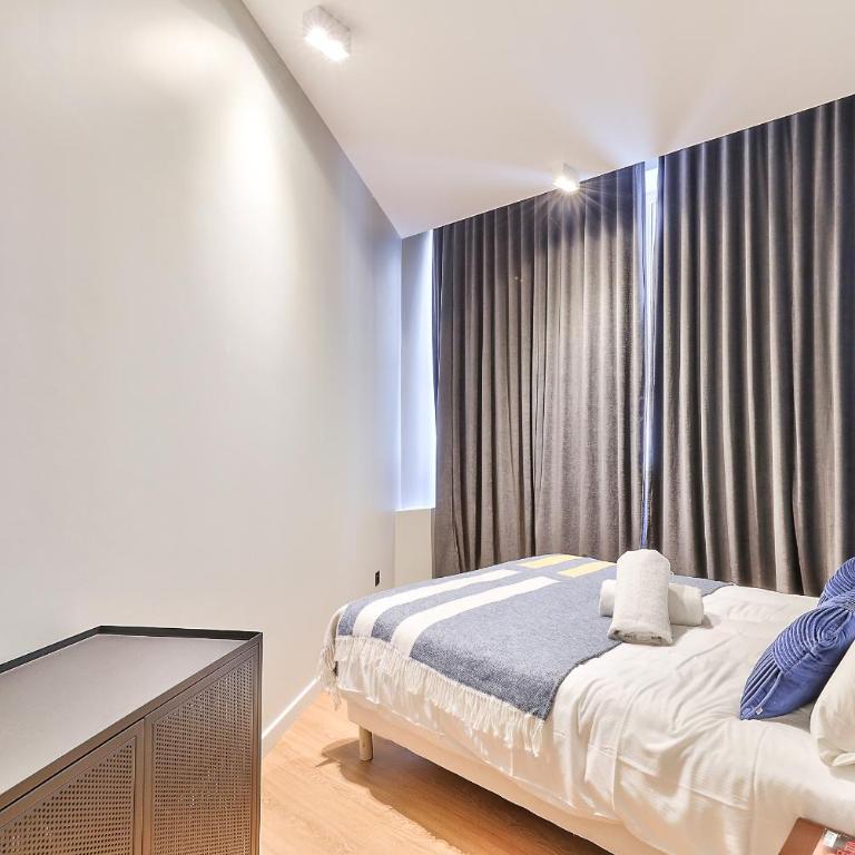 UrbanFlat 124 - Spacious Home in the Heart of Paris - Apartment - 19