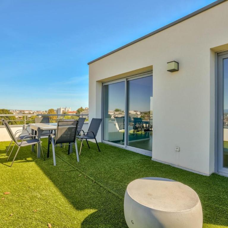 Stunning 2BR Flat with Terrace and private parking - Appartamento con 2 Camere da Letto e Terrazza - 3