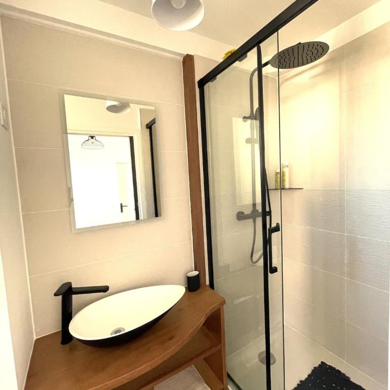 2 pièces Cosy avec parking privé - Appartement 1 Chambre - 9