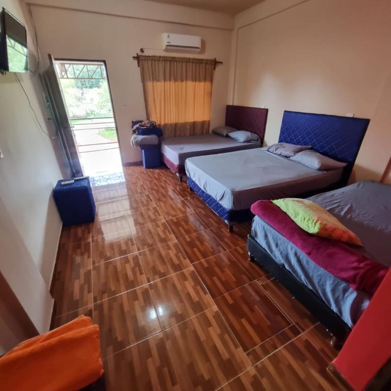 Hospedaje Francis - Habitación Cuádruple Prémium - 3