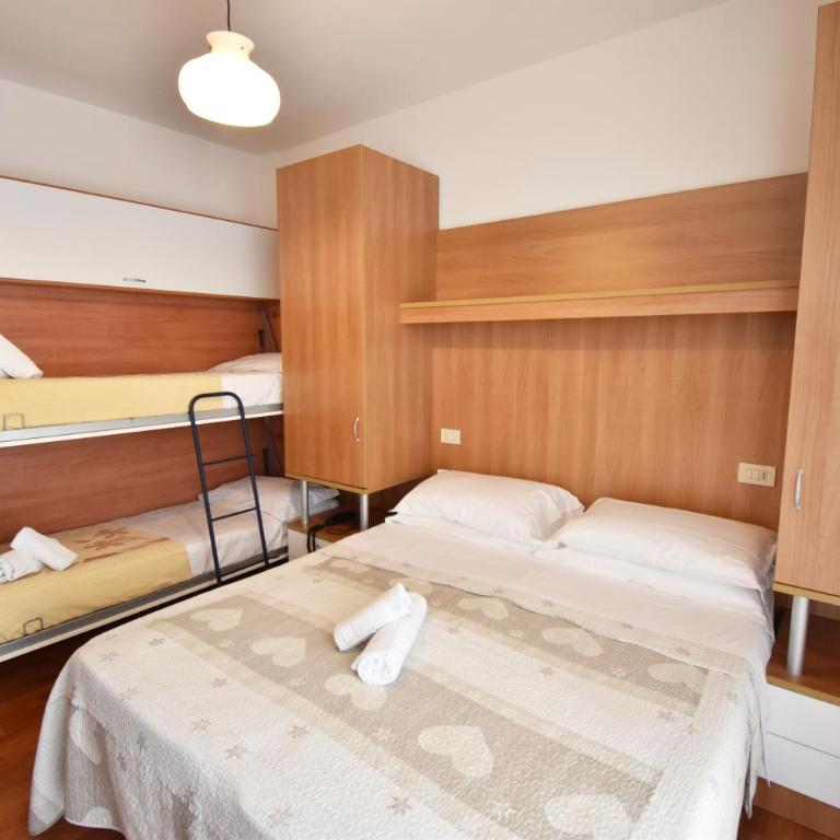 Hotel Galles - Camera Familiare Standard - 1
