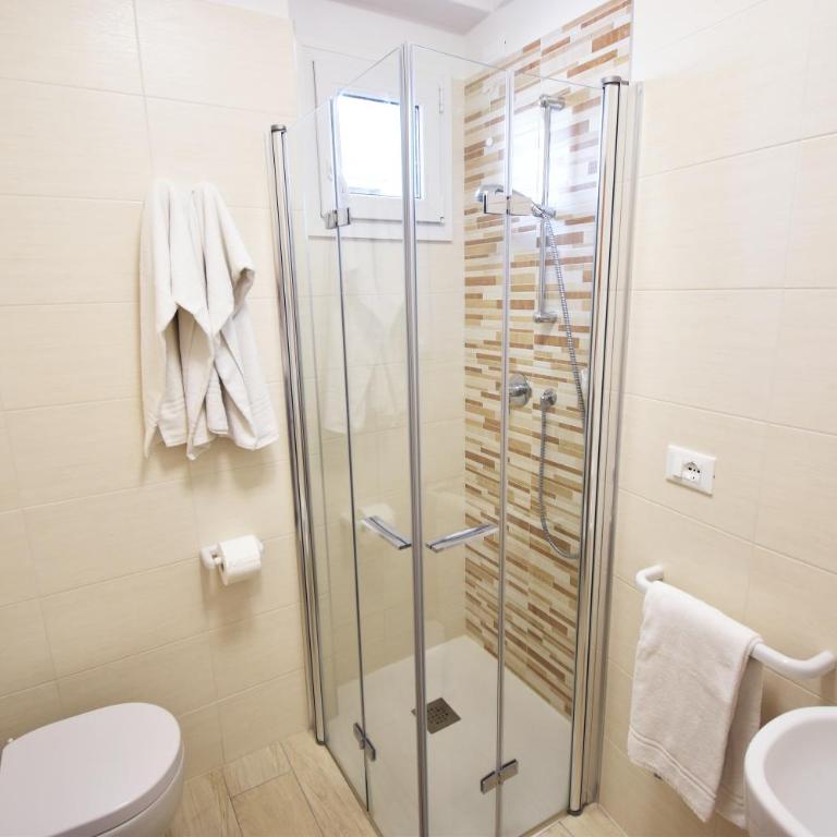 Hotel Galles - Camera Familiare Standard - 6