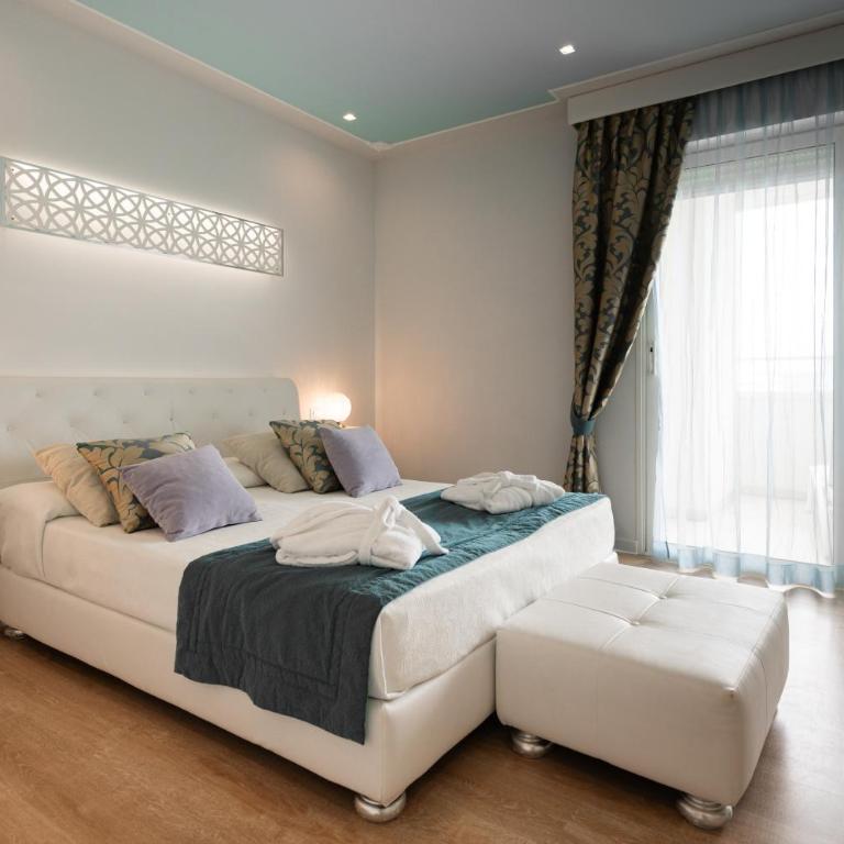 Hotel Carlton - Junior Suite with Balcony Side Sea View - 15