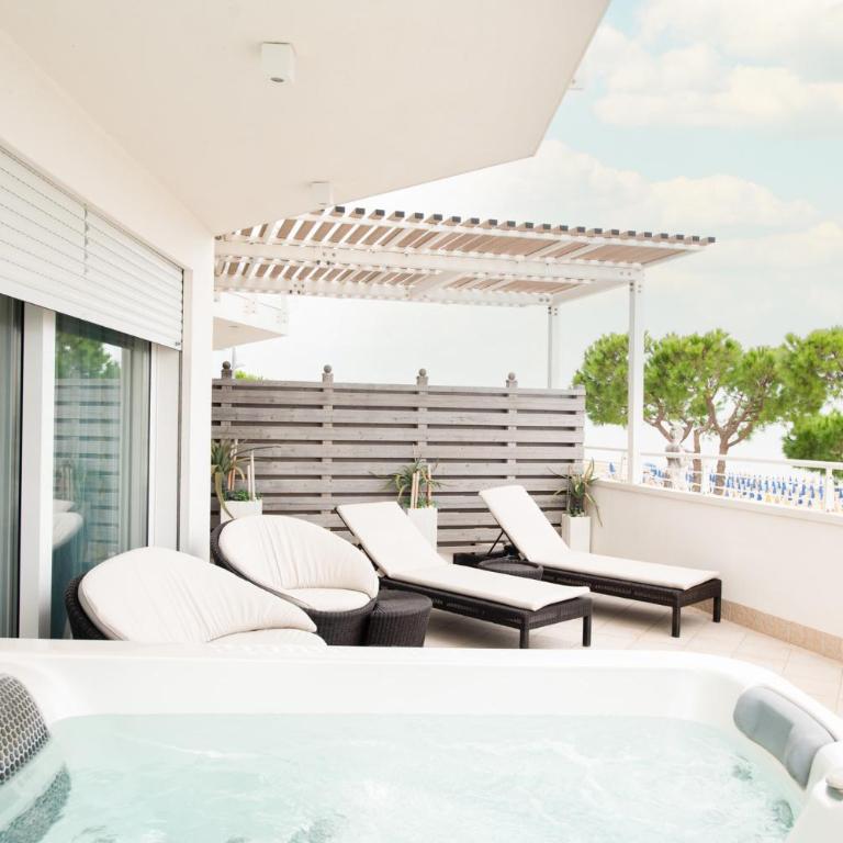 Hotel Carlton - Suite King con Vasca Idromassaggio - 12