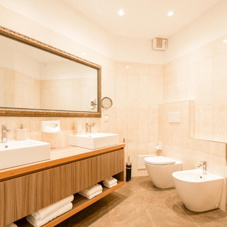 Hotel Carlton - Suite King con Vasca Idromassaggio - 11