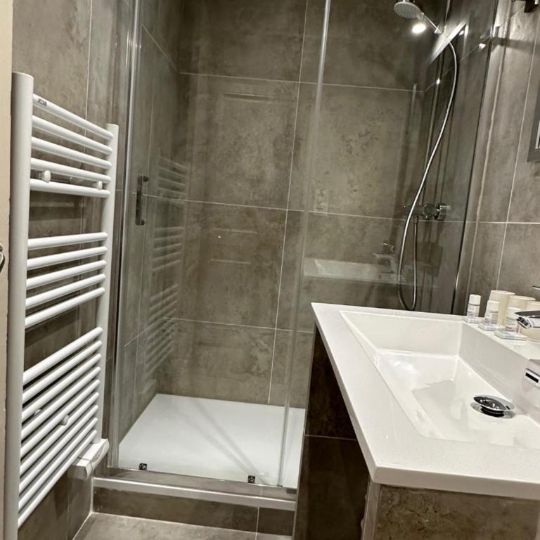 Hotel Azur - Chambre Triple Confort - 10