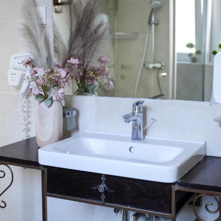 Boutique Hotel Aviator - Deluxe Double Room - 6