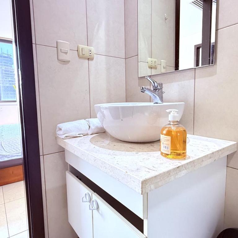 Bellini 3, Puerto Santa Ana, Suite Ejecutiva con vista, lavadora, secadora, wiffi - Apartamento de 1 dormitorio - 29