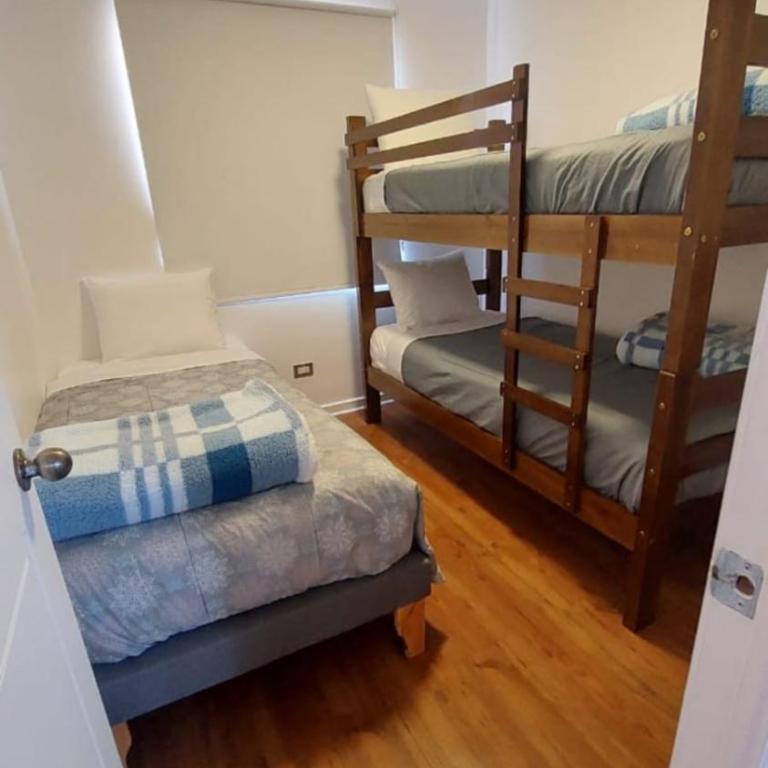 Hermosa casa en sector residencial para 7 personas - Three-Bedroom Home - 4