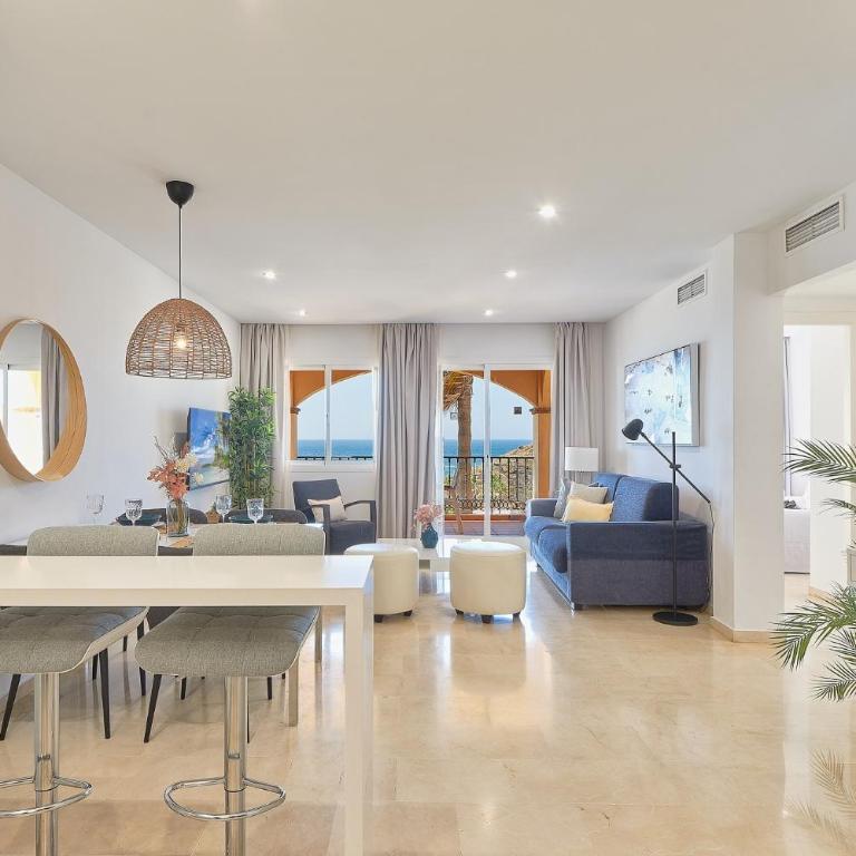 Marina XI Enjoy the Sun, Sea Views, Pools & BBQ Steps from the Beach in Mijas Costa & Fuengirola - Apartamento de 2 dormitorios - 3