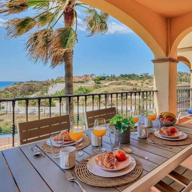 Marina XI Enjoy the Sun, Sea Views, Pools & BBQ Steps from the Beach in Mijas Costa & Fuengirola - Apartamento de 2 dormitorios - 13