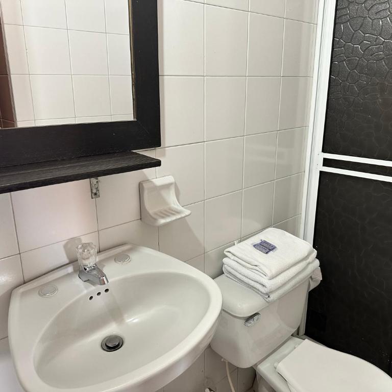 Amoblados Medellín Laureles - Apartamento de 2 dormitorios (4 adultos) - 4