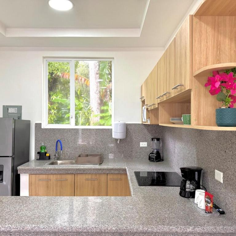 Forest 15 minutes from Manta! Beach nearby - Apartment - 10