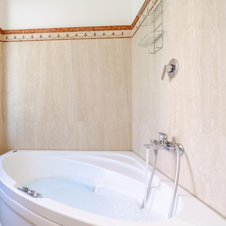 Hot Tub - Private Parking - park - Appartamento con 1 Camera da Letto e Vasca Idromassaggio - 2