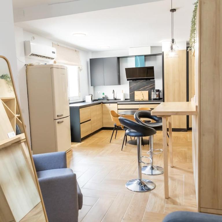 Chic Studio Downtown - AC - WiFi - One-Bedroom Apartment - 1