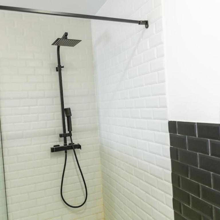 Chic Studio Downtown - AC - WiFi - One-Bedroom Apartment - 3